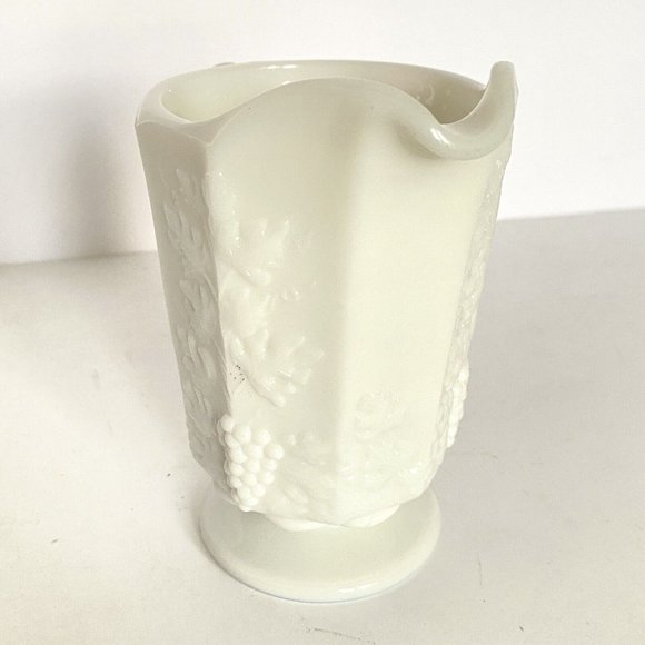 Vintage WESTMORELAND Paneled Grapes Vine White Milk Glass Creamer Pitcher MINT - Picture 2 of 9